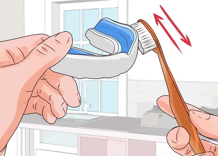 محافظ دهان خود را هر بار پیش از استفاده و پس از آن با آب سرد یا دهان شویه بشویید